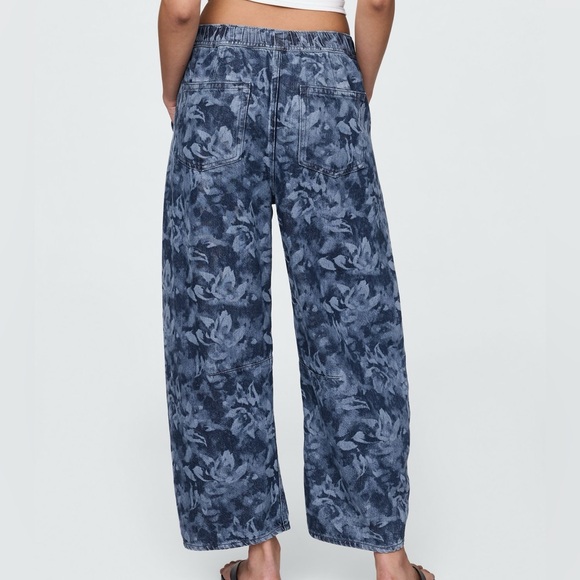 GAP Mid Rise Ultrasoft Easy Horseshoe Jeans Large | Relaxed Barrel Fit Denim - Picture 2 of 9